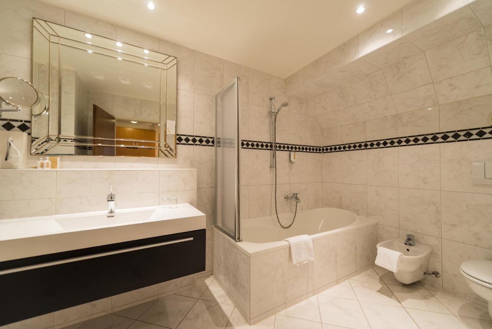Hotel Heinz Hoehr-Grenzhausen Phòng bức ảnh