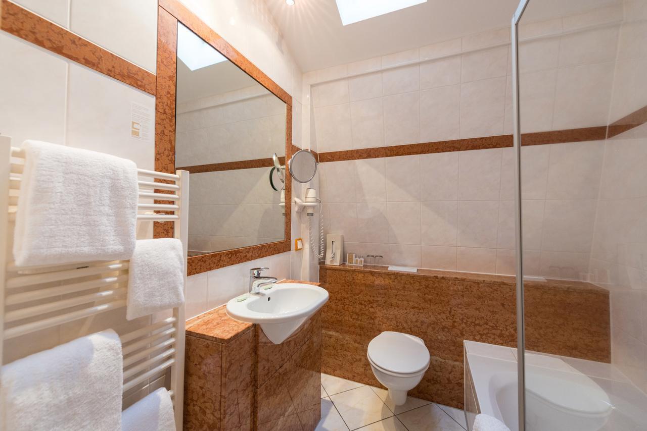 Hotel Heinz Hoehr-Grenzhausen Phòng bức ảnh